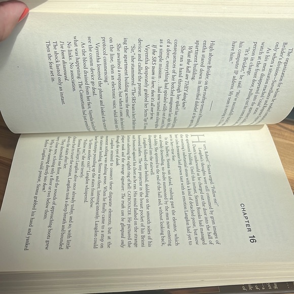 INFERNO A NOVEL BY DAN BROWN - Picture 3 of 3